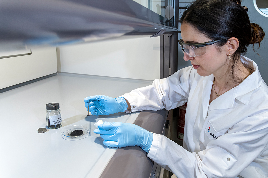 Lithium-Akkus: BAM entwickelt weltweit erstes Referenzmaterial für Kathodenmaterial